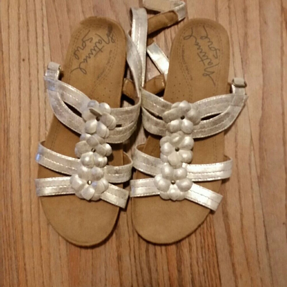 Natural Soul sandals